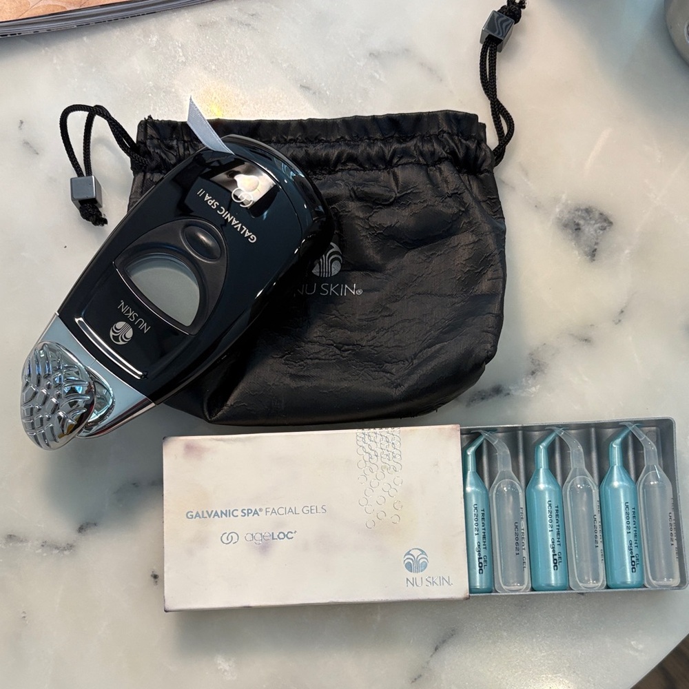 Nu Skin Galvanic Spa II with Black Pouch